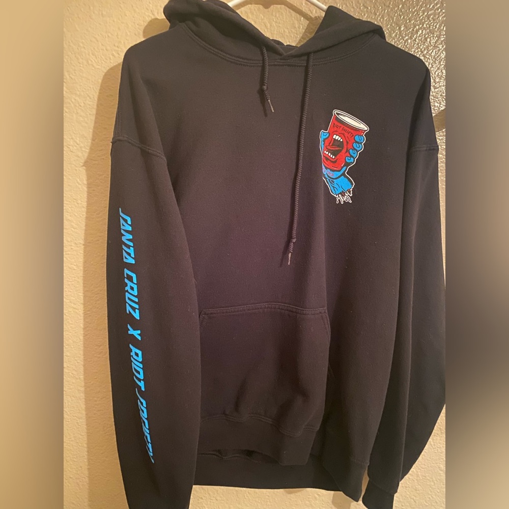 Medium Black Riot Society × Santa Cruz Hoodie with pouch pocket in the front